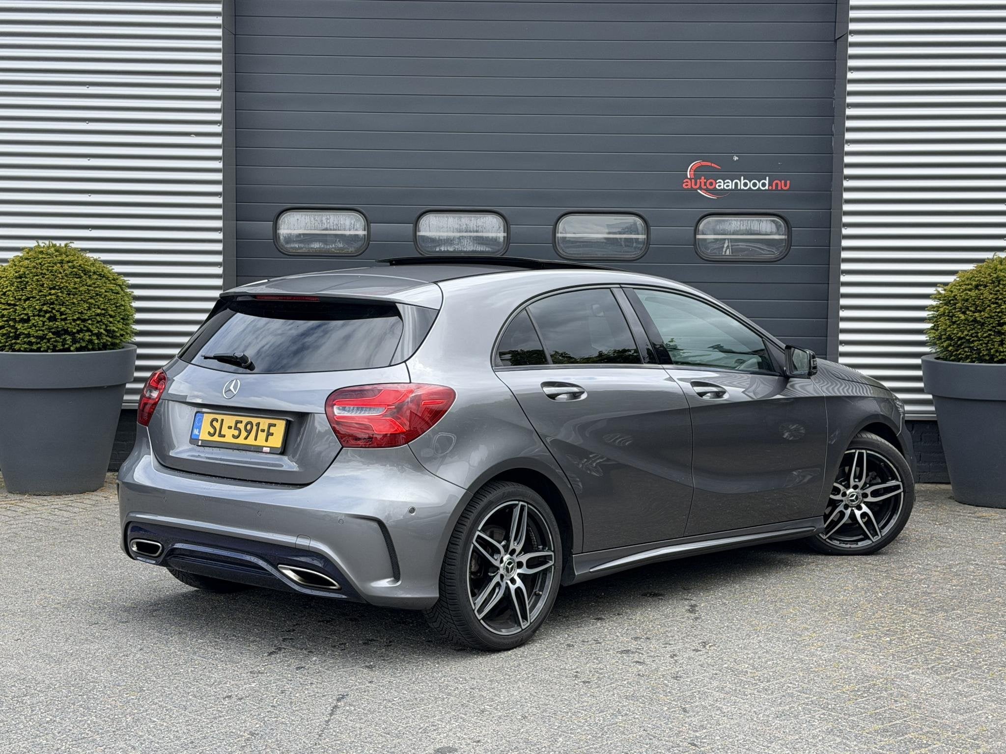 Mercedes-Benz A-klasse 160 AMG | Panoramadak | Camera | Navi, Auto's, 75 kW, Lichtsensor, Gebruikt, 4 cilinders