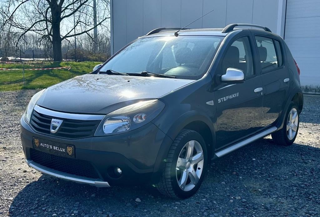 Dacia Sandero Stepway 1.6i Stepway / AIRCO /, Voorwielaandrijving, Euro 5, Stof, Zwart