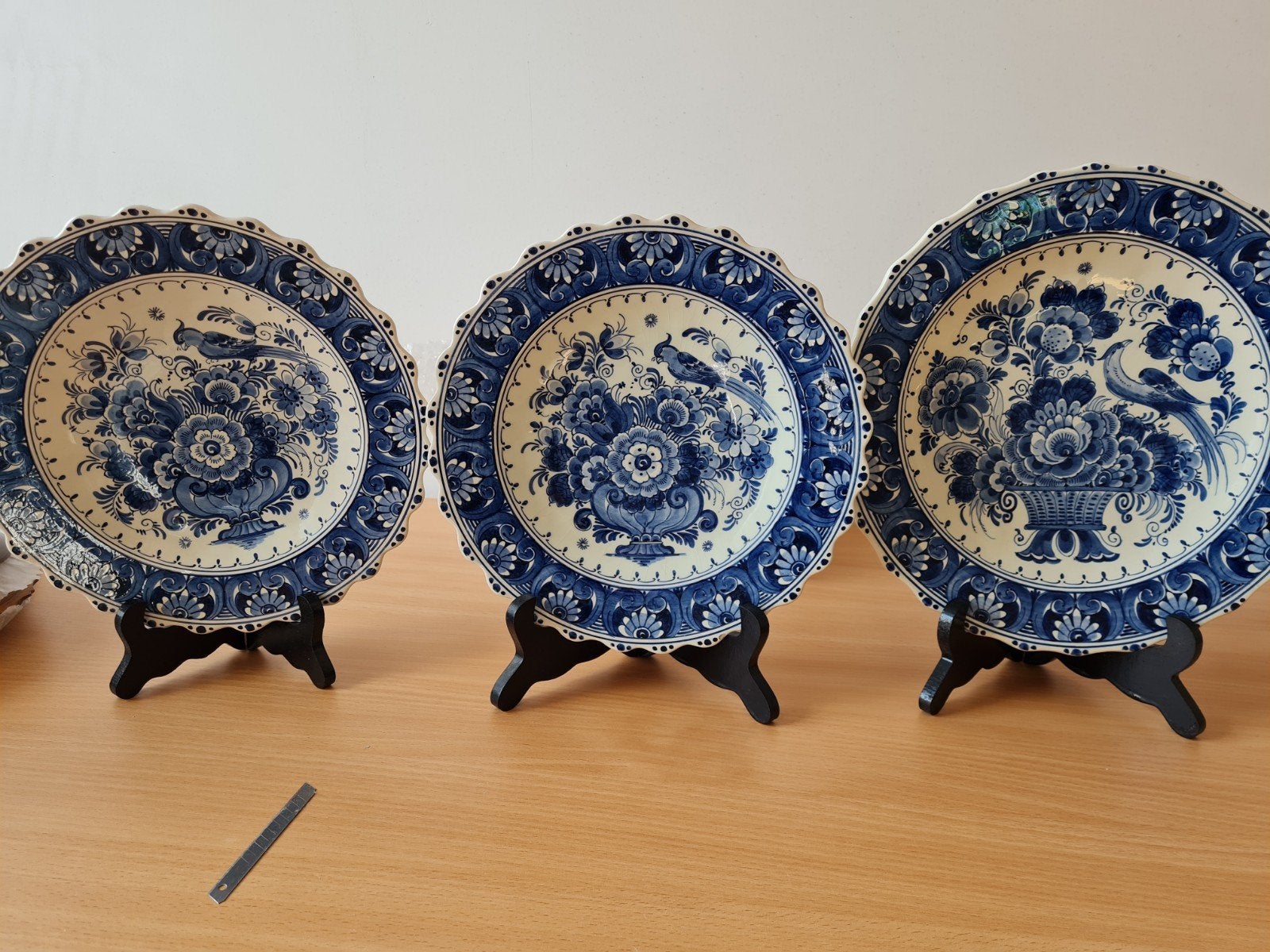 Delfts blauw + ander sierbord, Antiquités & Art, Antiquités | Assiettes décoratives & Carrelages, Enlèvement ou Envoi