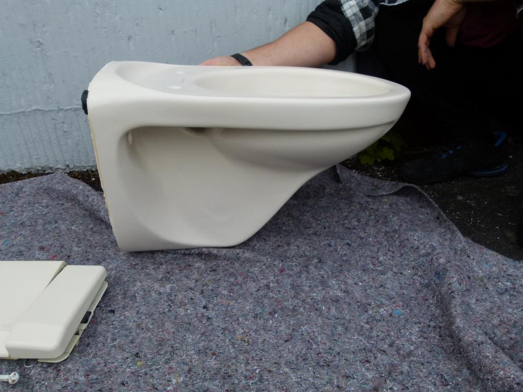 vintage toilet hangmodel Villeroy Boch 1978 eierschaal, Ophalen, Huis en Inrichting