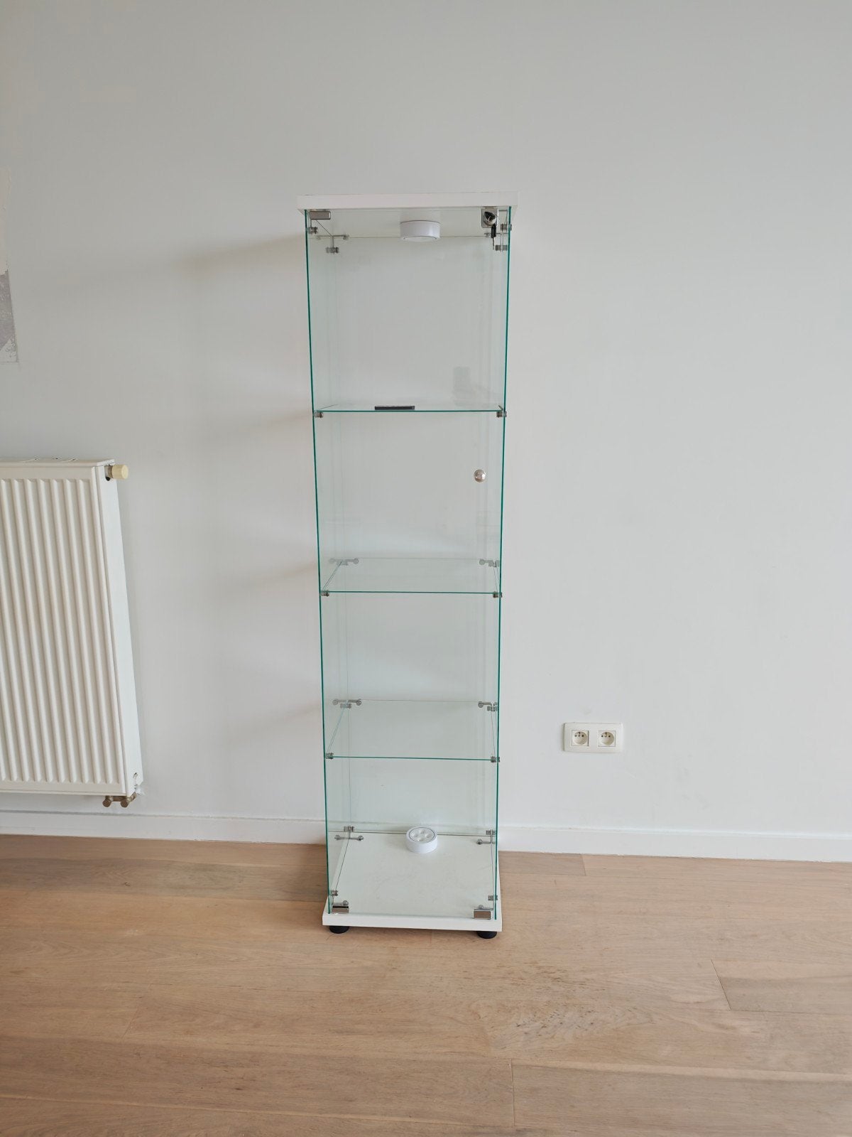Design vitrinekast met wandverlichting, Maison & Meubles, Neuf, 25 à 50 cm, Avec porte(s), Verre