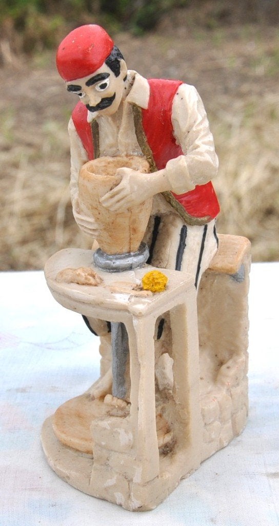 statue potier sur son tour en resine, Collections, Statues & Figurines, Utilisé, Autres types, Enlèvement ou Envoi