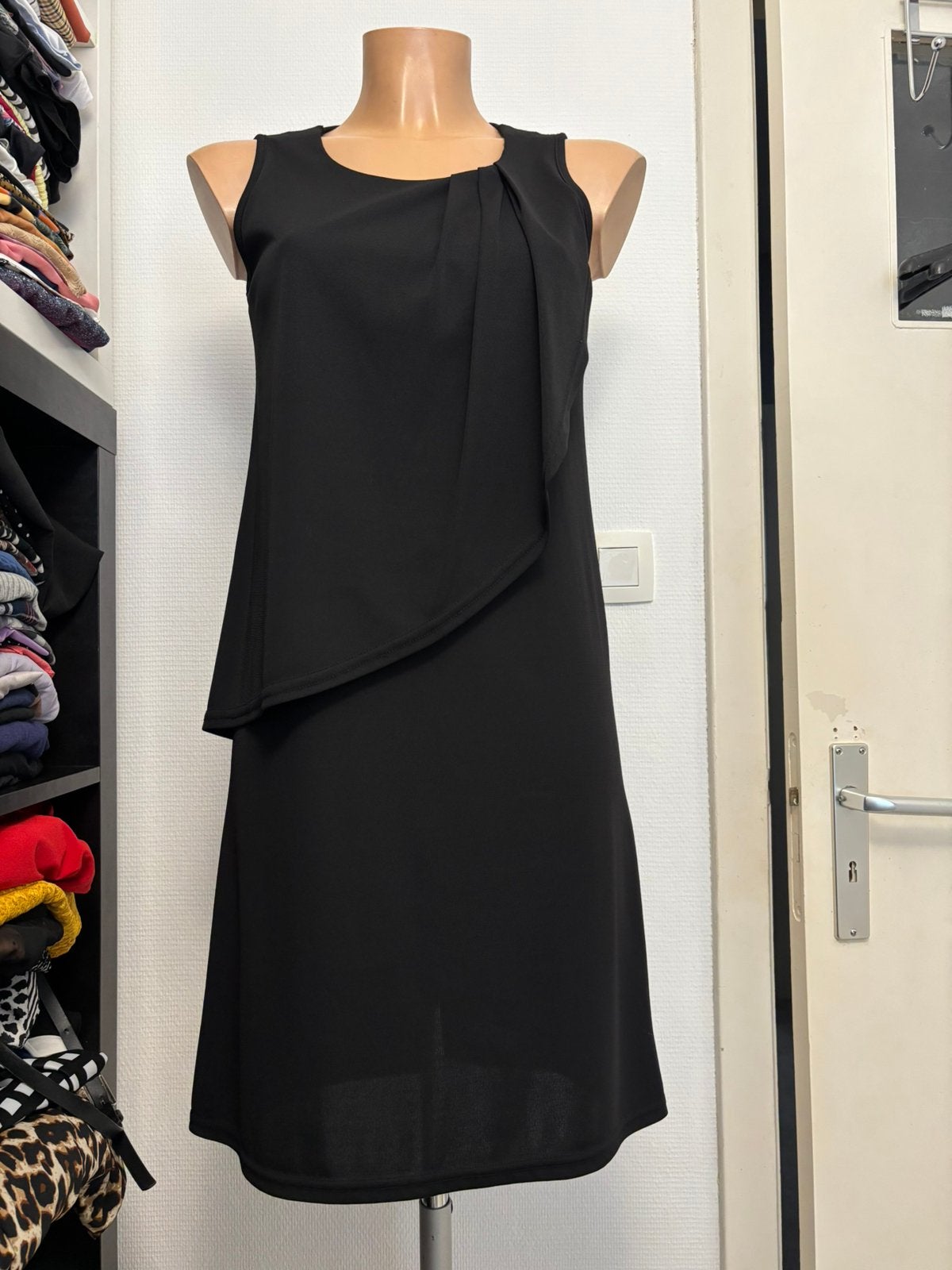 Nieuwe zwarte elegante jurk, Kleding | Dames, Ophalen of Verzenden, Nieuw, Maat 36 (S), Zwart