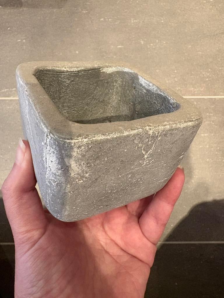 Pot de fleurs en pierre grise., Neuf, Enlèvement ou Envoi, Moins de 25 cm, Pierre