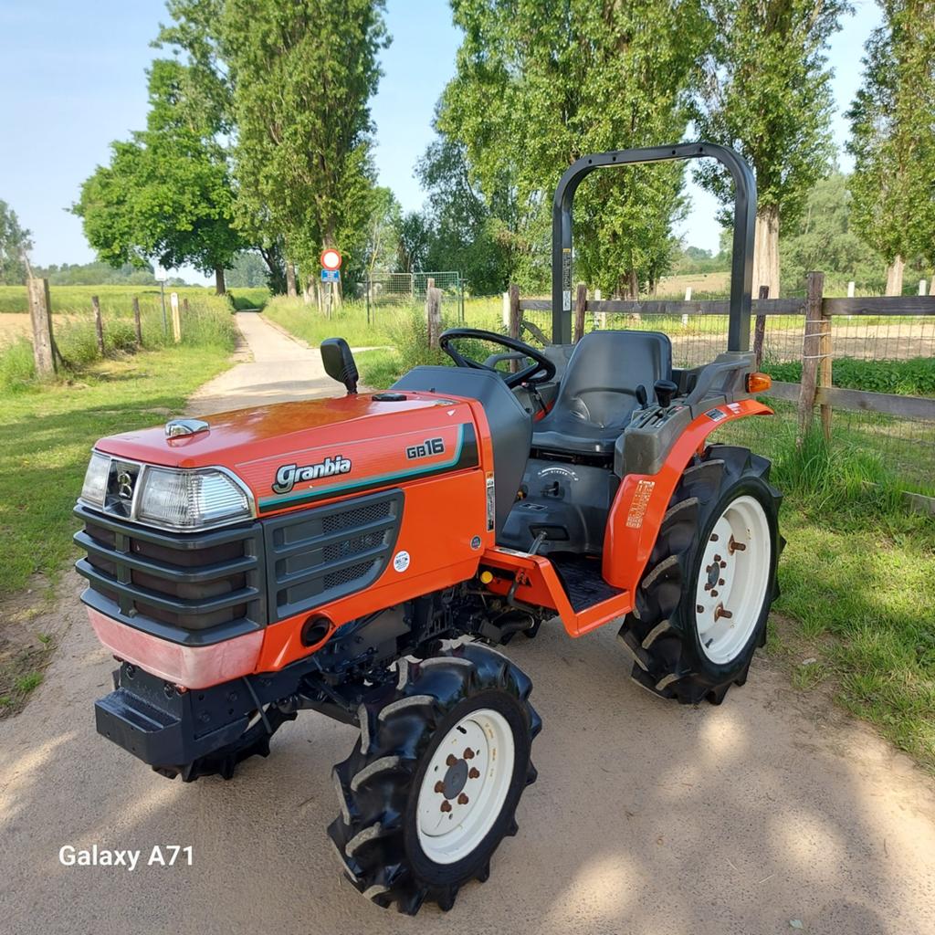 Minitractor kubota 18pk 4x4 servo SHOWROOMSTAAT!, Ophalen