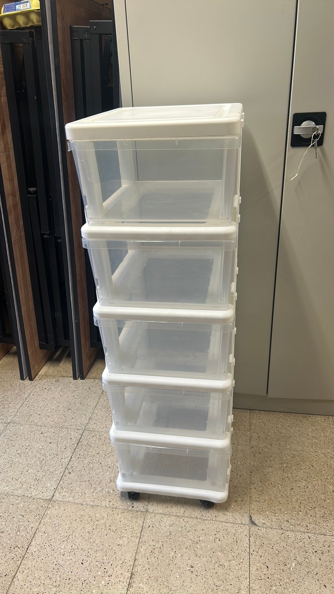 5 lades of bakjes op wieltjes, Ophalen, Gebruikt