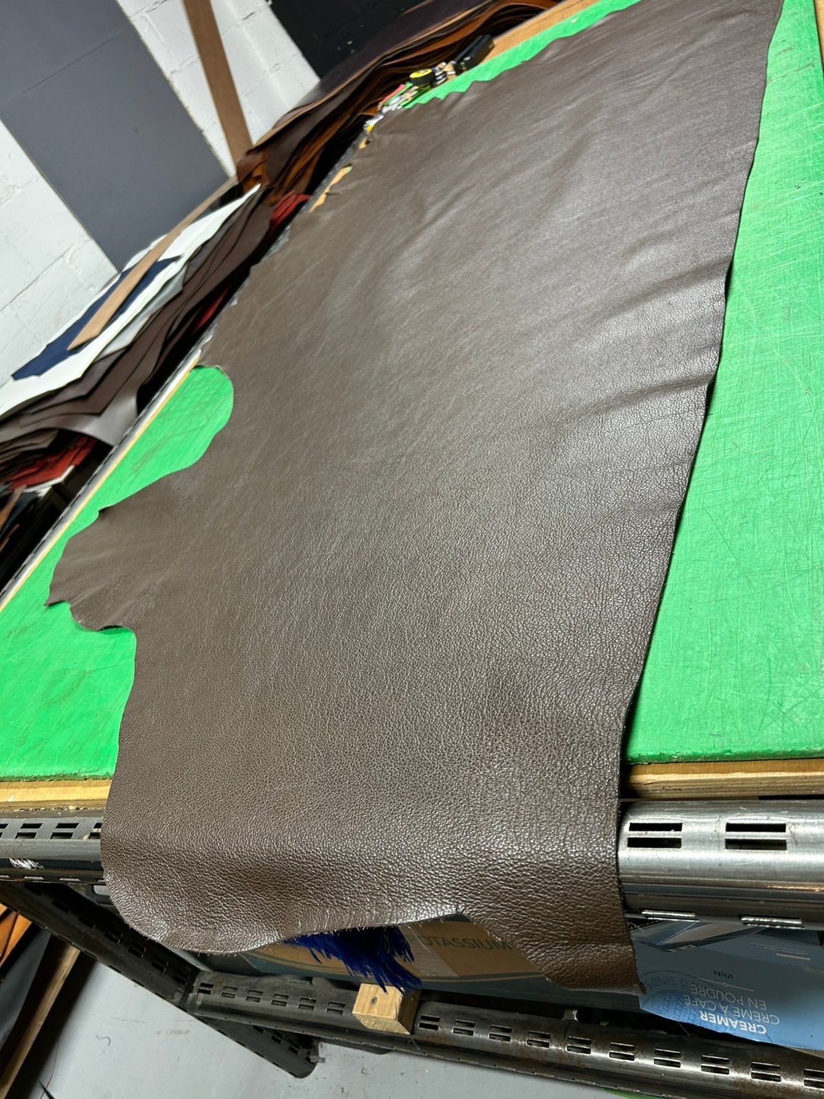 Bruin kleur halve huid 1.5 mm dikte soepel A-17, Ophalen of Verzenden, Bruin