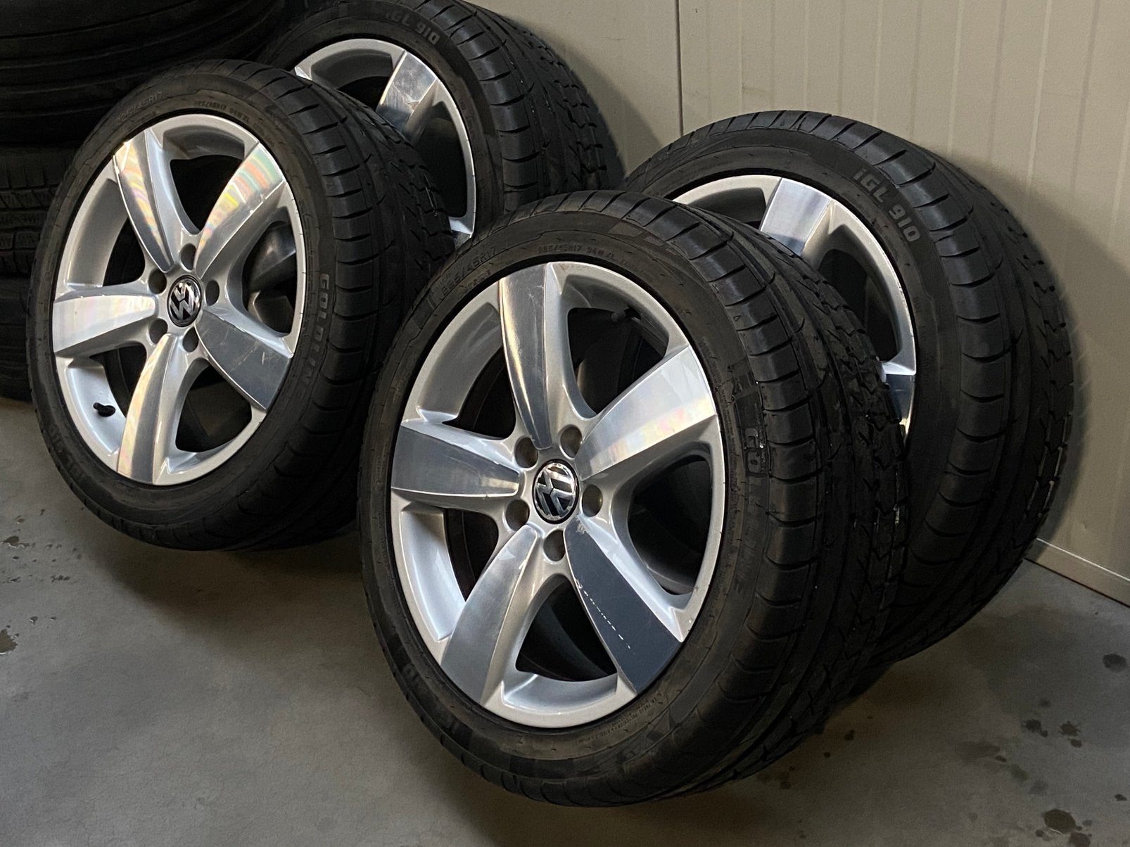 Originele  VW 17 inch velgen  met banden, Ophalen, Gebruikt, Banden en Velgen, 17 inch