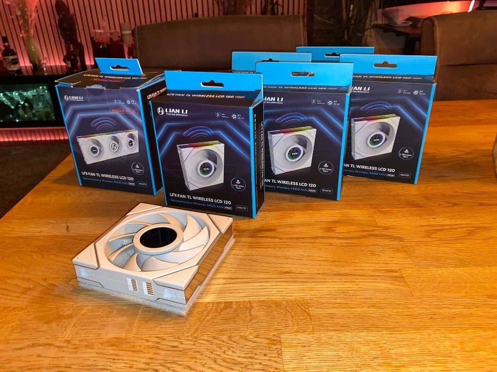 LIAN LI TL WIRELESS LCD FANS. 8 STUKS, Ophalen, Zo goed als nieuw, Luchtkoeling