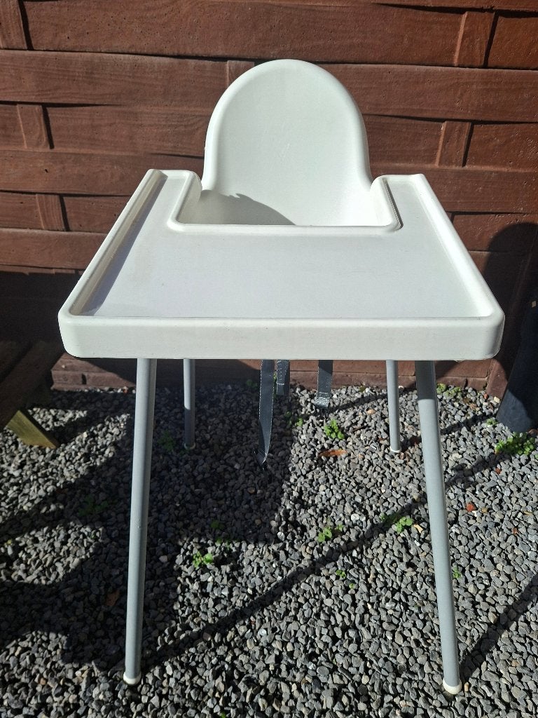 Chaise haute ikea blanche et tablette + sangle, Enfants & Bébés, Enlèvement, Comme neuf, Chaise pliante, Plateau amovible