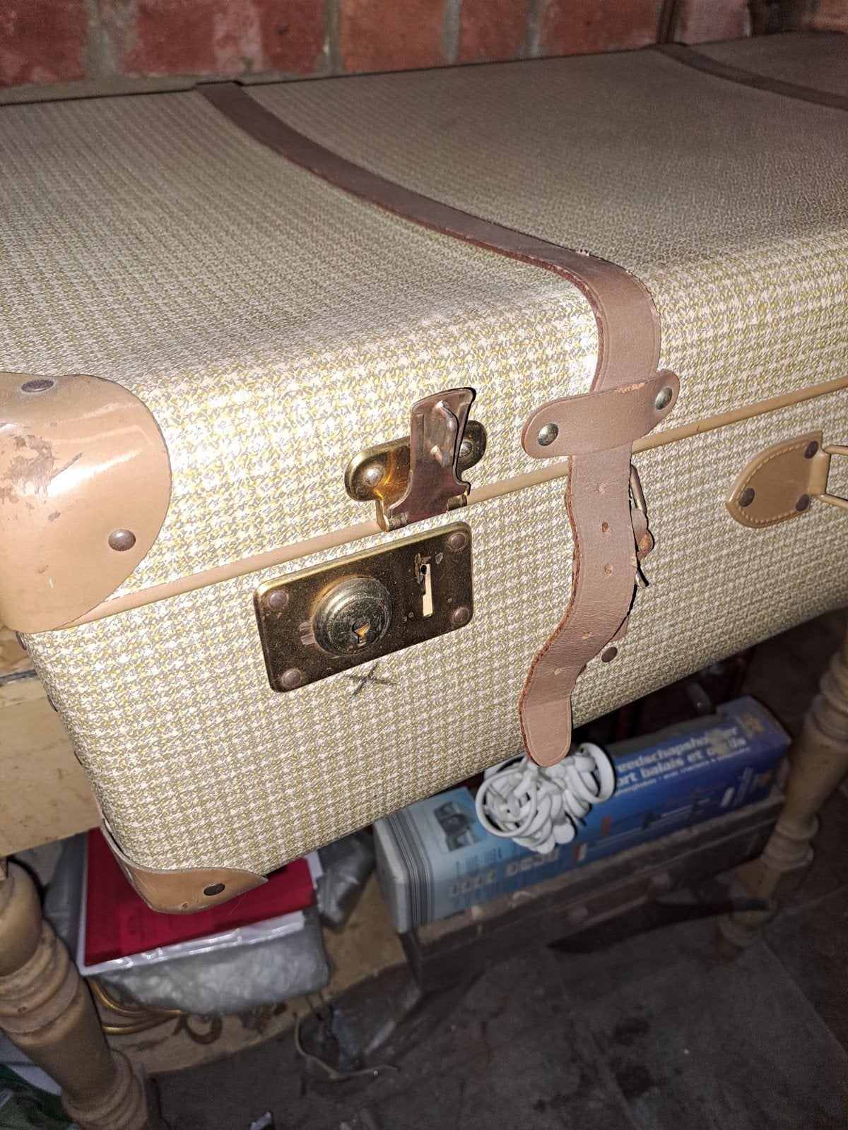vieille valise, Enlèvement