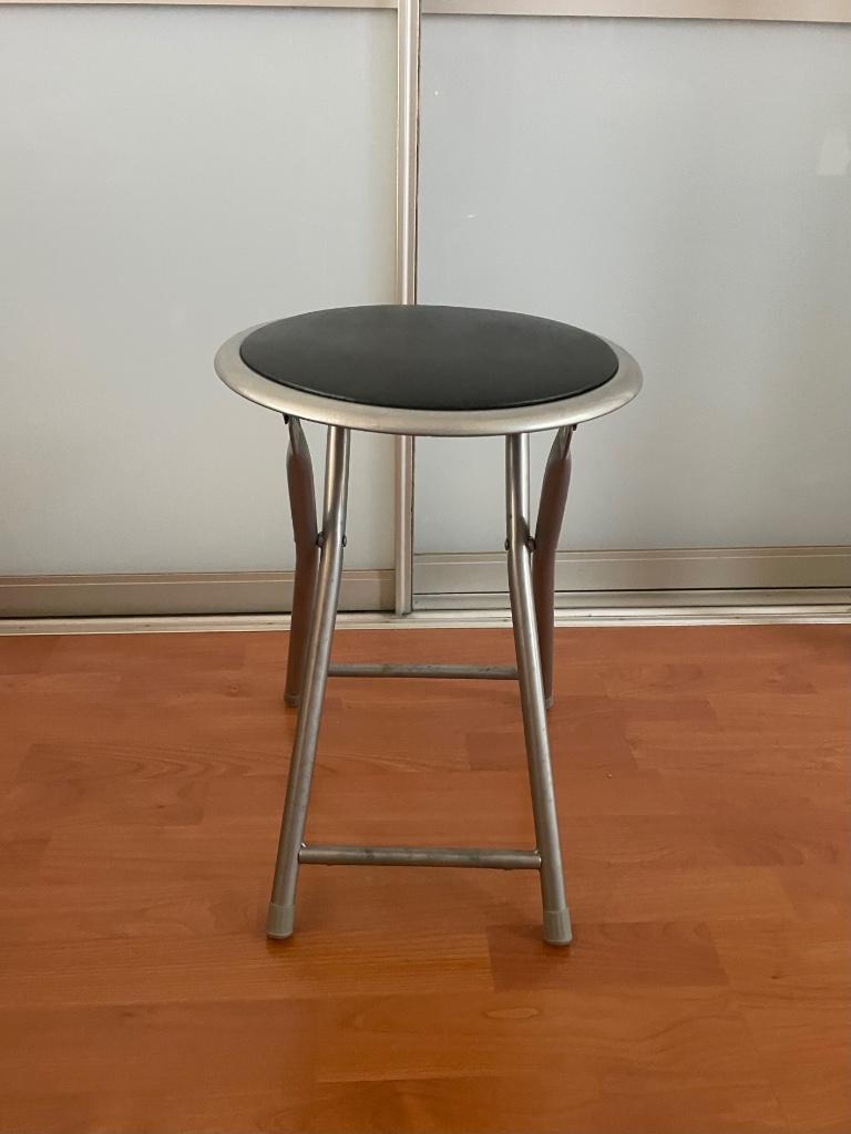 Tabouret pliant en métal, Maison & Meubles, Tabourets de bar, Utilisé, 30 à 60 cm, Synthétique, Métal, Enlèvement ou Envoi