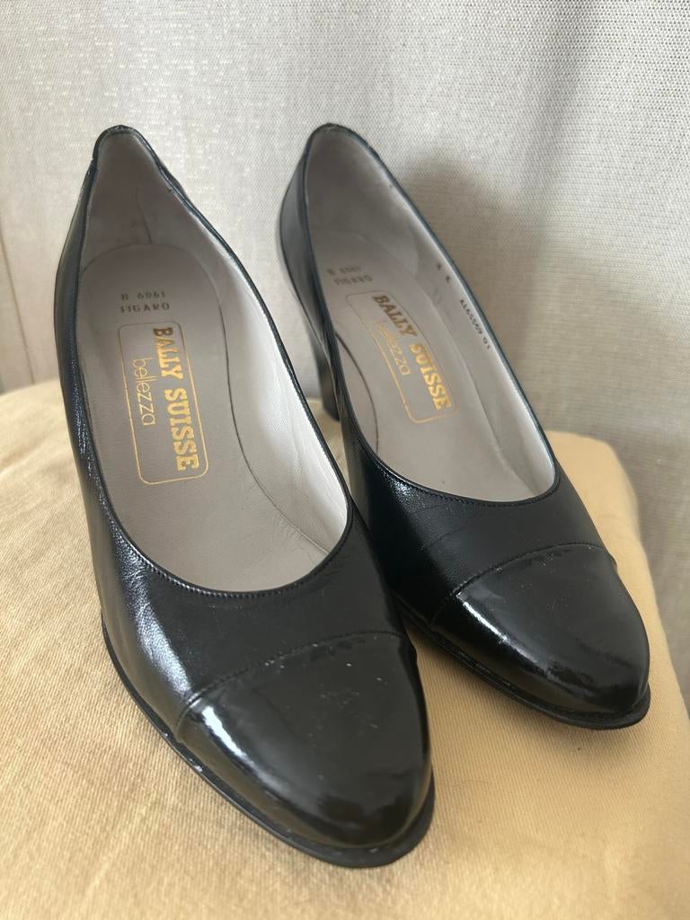 Bally Suisse pumps van zwart leer en lakleer a 3 of 36, Kleding | Dames, Schoenen, Ophalen of Verzenden, Zo goed als nieuw, Zwart