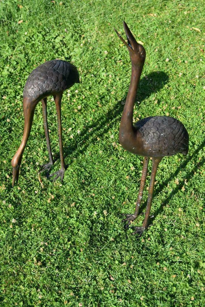 Statues d'un couple de grues en bronze faisant jet d'eau, Enlèvement, Comme neuf, Autres matériaux, Animal