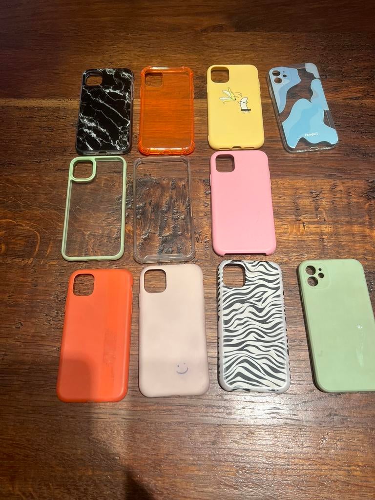Lot de 7 coques iPhone 11 et 4 offertes (ou à la pièce), Enlèvement ou Envoi, Comme neuf, IPhone 11