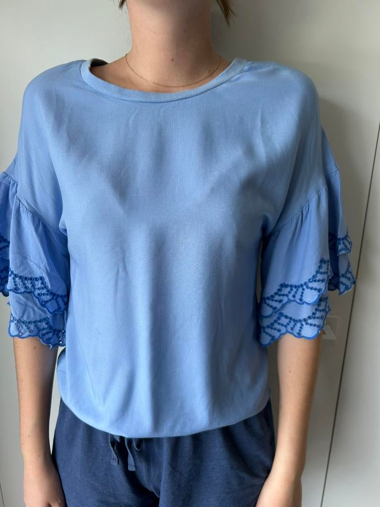 Blauw t-shirt met broderie mouw mt 170, Enfants & Bébés, Vêtements enfant | Taille 170, Enlèvement ou Envoi, Chemise ou À manches longues