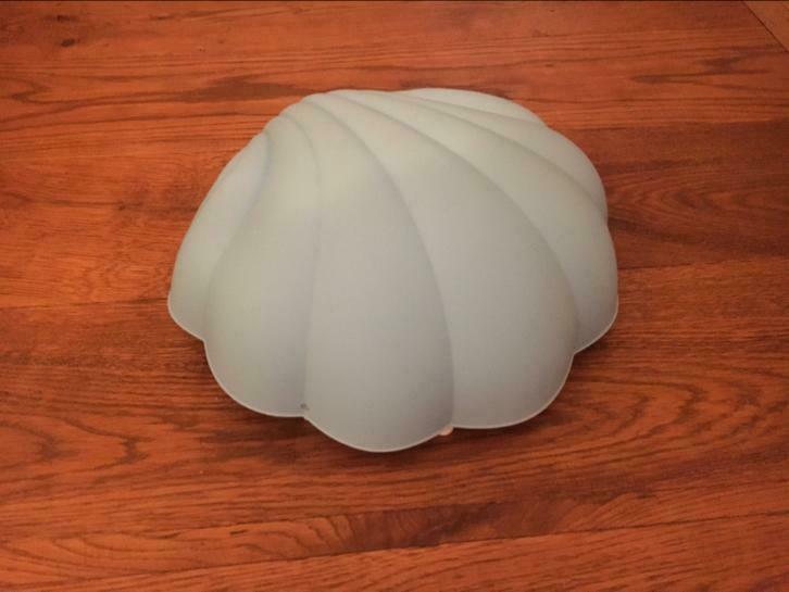 Lampe murale en forme de coquillage IKEA de couleur bleue, Utilisé, Autres matériaux