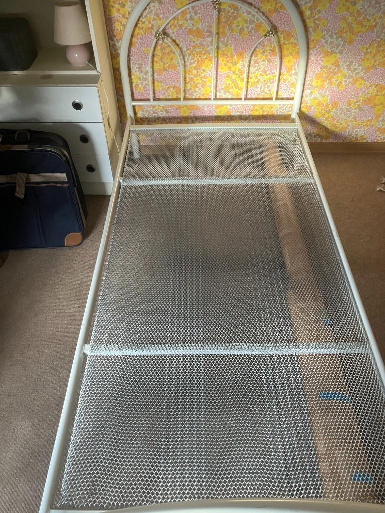 Metalen bed 1 pers, Maison & Meubles, Chambre à coucher | Lits, Comme neuf, Une personne, 90 cm, 200 cm, Métal, Blanc, Enlèvement
