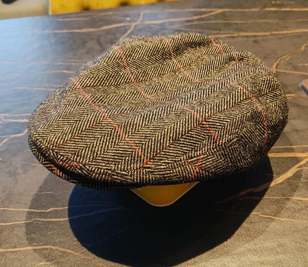 Stetson pet, Ophalen