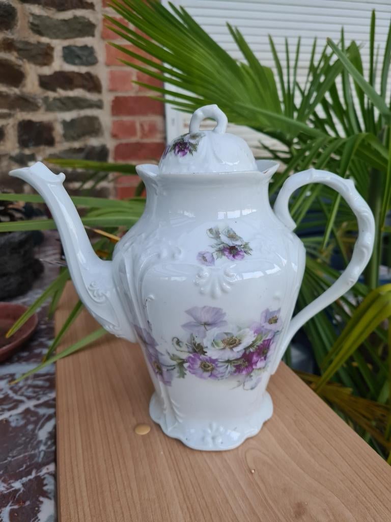 Superbe cafetière en porcelaine hauteur 26 cm, Ophalen