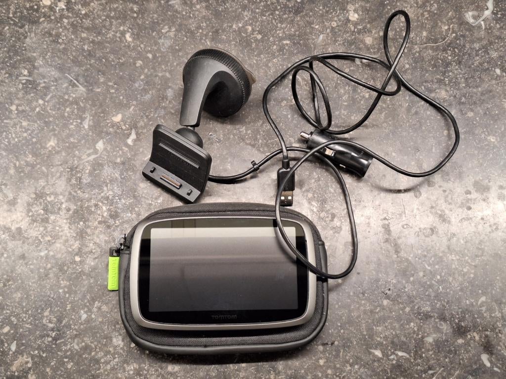 GPS Tomtom GO 5000 (4FL50) + Pochette + Support + Chargeur, Enlèvement ou Envoi, Comme neuf