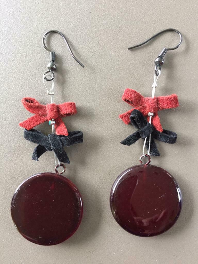 Toffe oorbellen met glazen schijfje, Handtassen en Accessoires, Oorbellen, Hangers, Overige kleuren, Nieuw, Ophalen of Verzenden