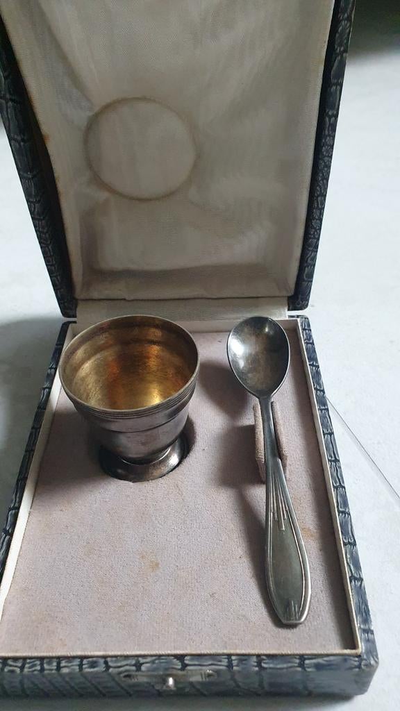 Coquetier en argent ancien avec cuillère, Enlèvement