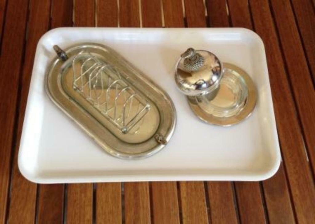 Service toasts et beurrier en métal argenté, Maison & Meubles, Enlèvement ou Envoi, Utilisé, Autres matériaux, Autres types
