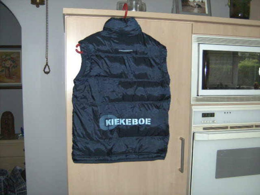 Bodywarmer KIEKEBOE.  2x. maat 128. Meisje., Kinderen en Baby's, KIEKEBOE., Meisje, Ophalen of Verzenden, Zo goed als nieuw