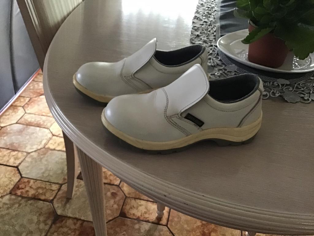 Schoenen met stalen tip maat 37 safeties jogger, Enlèvement ou Envoi, Comme neuf