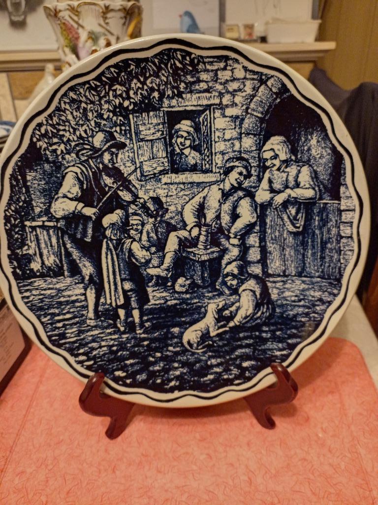 Delfts blauw bord Boch in staander. (29,5 cm diameter), Antiek en Kunst, Ophalen