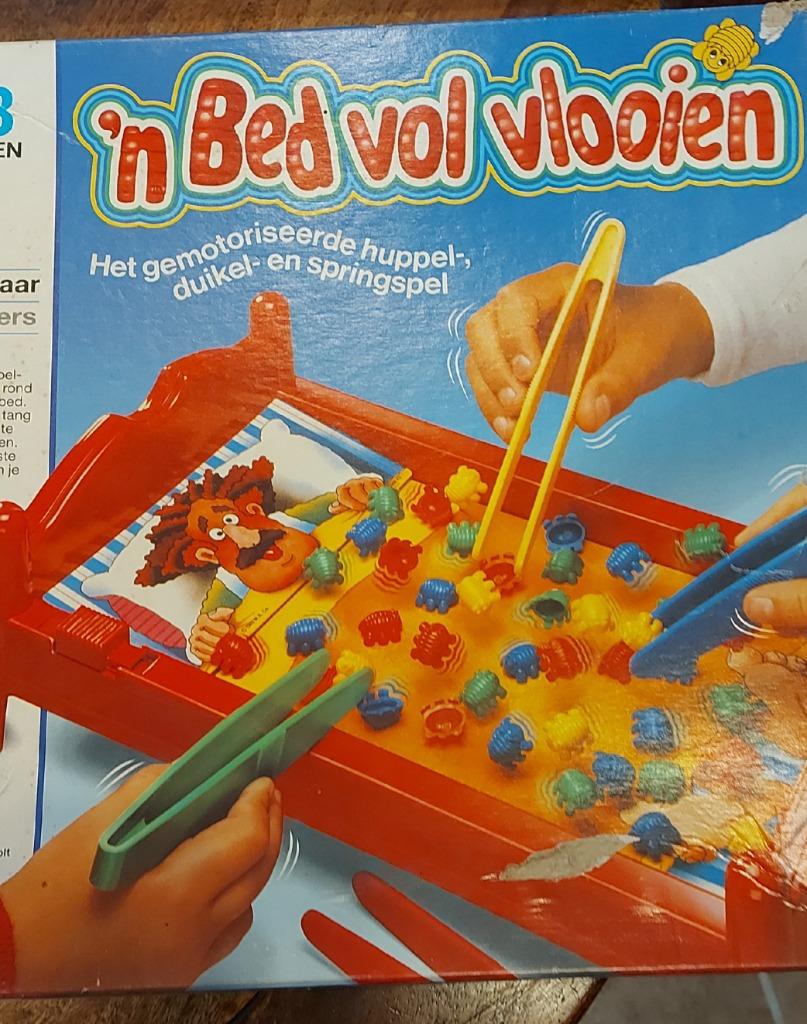 'n Bed vol vlooien   aanvulmateriaal, Drie of vier spelers, Ophalen of Verzenden, Gebruikt, MB SPELLEN