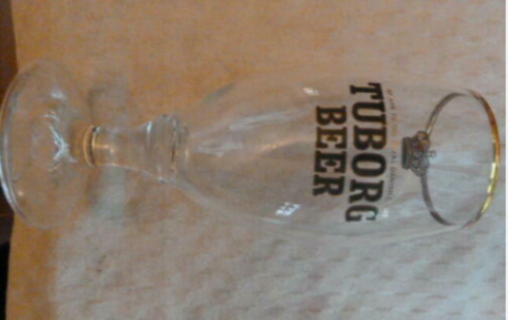 #L bier glas TUBORG BEER By app. to the Royal Danish Court, Ophalen of Verzenden, Nieuw, Bierglas