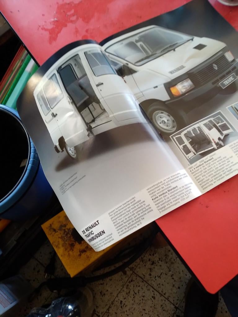 Folder Renault traffic, Boeken, Auto's | Folders en Tijdschriften, Ophalen of Verzenden, Renault