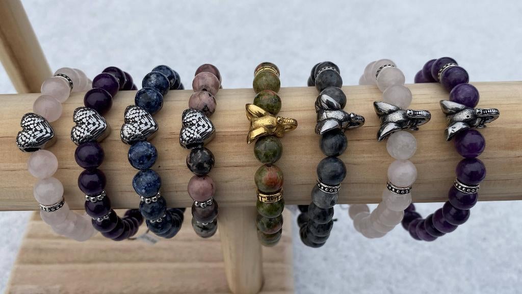 Knappe armbanden uit natuursteen: bedel uit RVS, Nieuw, Ophalen of Verzenden, Met bedels of kralen, Overige kleuren