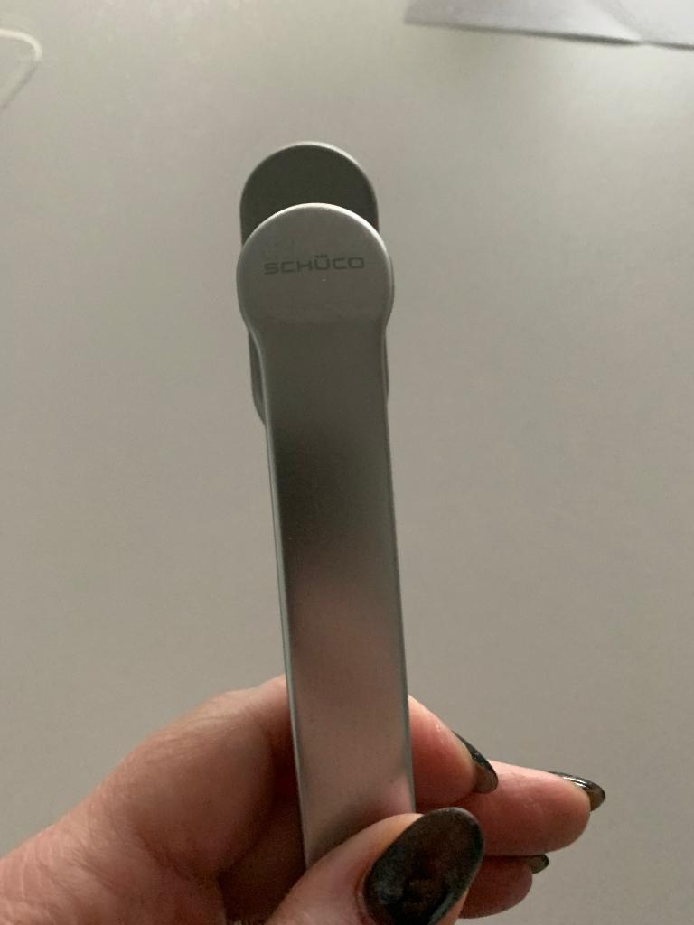 Raamkruk Schüco, Doe-het-zelf en Bouw, Ophalen of Verzenden, Zo goed als nieuw, Inox, Klink of Kruk