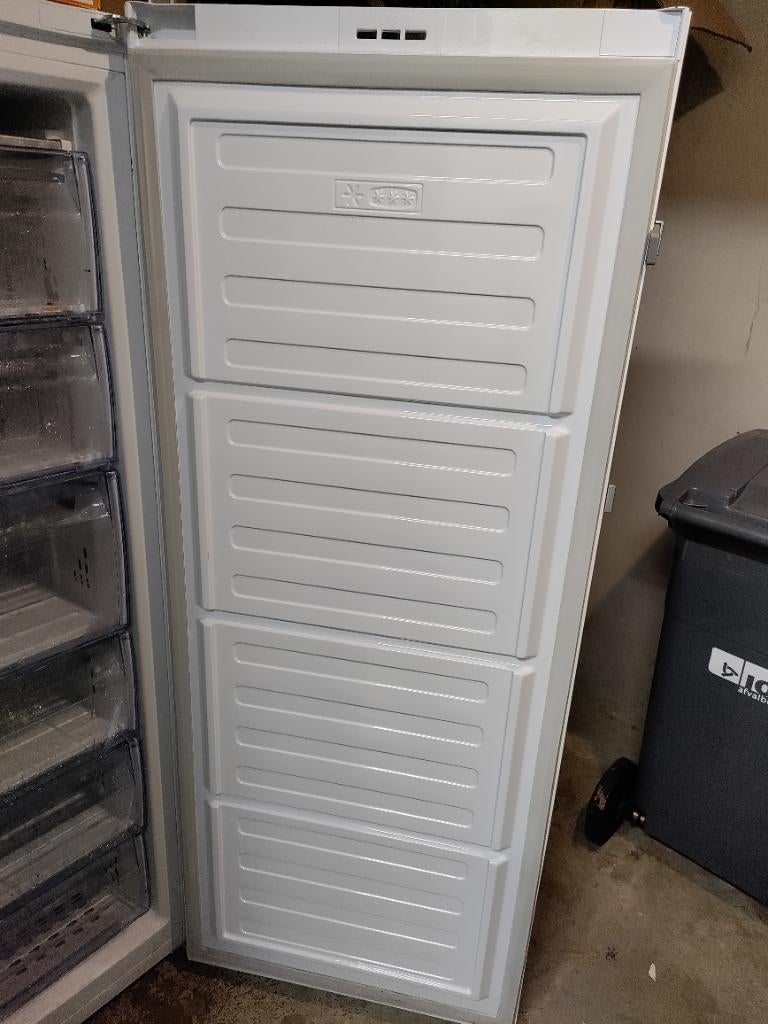 Diepvries merk Beko, Elektronische apparatuur, Vriezers en Diepvrieskisten, Gebruikt, 120 tot 140 cm, Ophalen, Vrieskast