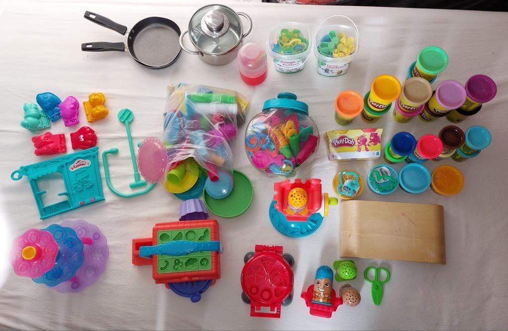 PLAYDOH - grand lot + casseroles et poêles, Enlèvement ou Envoi, Comme neuf
