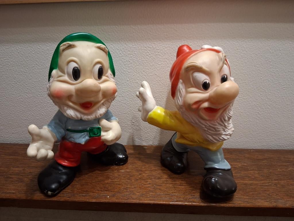 2 knijppoppen Disney dwergen van sneeuwwitje, Ophalen of Verzenden, Sneeuwwitje of Doornroosje, Gebruikt, Beeldje of Figuurtje
