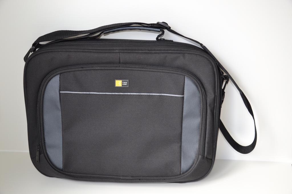 Laptop tas Case Logic, Computers en Software, Ophalen of Verzenden, Zo goed als nieuw, Schoudertas