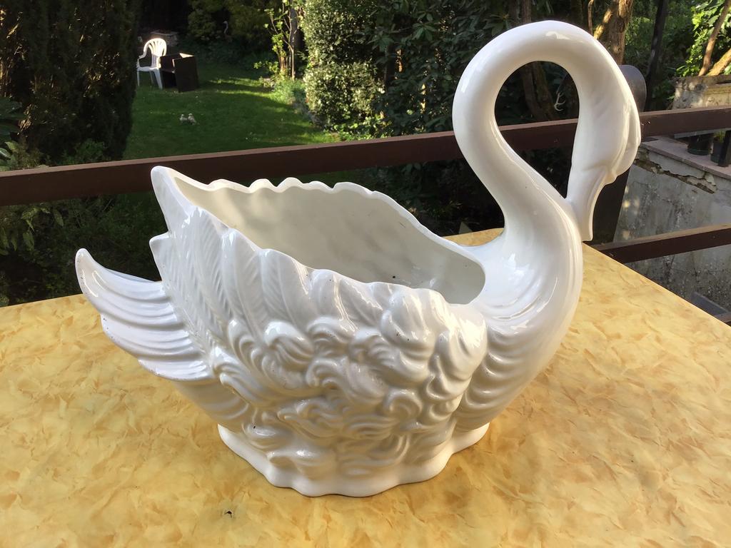 Cache pot jardinière en faience blanche, Enlèvement