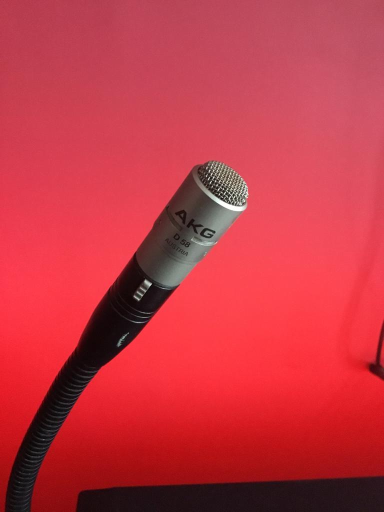 Zwanenhals microfoon AKG D58, Ophalen, Zo goed als nieuw