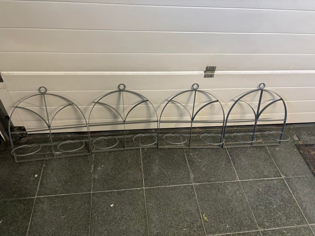 4 metalen frames voor 2 bloempotten, Enlèvement ou Envoi, Comme neuf