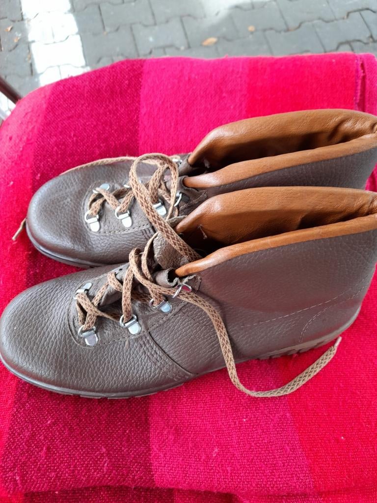 Bonne Bottines de randonnée .no 42, Enlèvement ou Envoi, Comme neuf