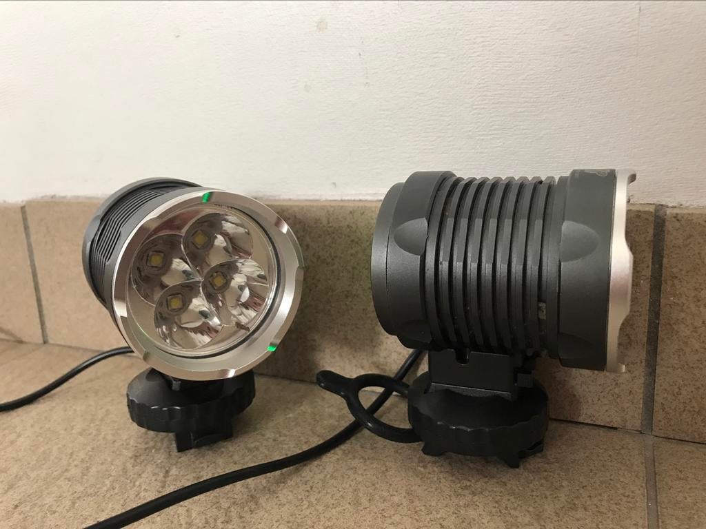 MTB verlichting met batterij, Vélos & Vélomoteurs, Enlèvement ou Envoi, Phare avant, Batterie, Comme neuf