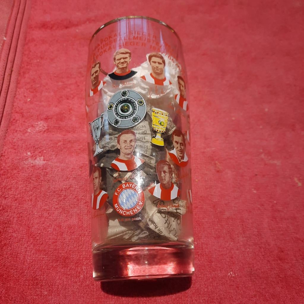 Bayern München glas . Meer dan 50 jaar oud . Ongeschonden ., Ophalen of Verzenden, Zo goed als nieuw