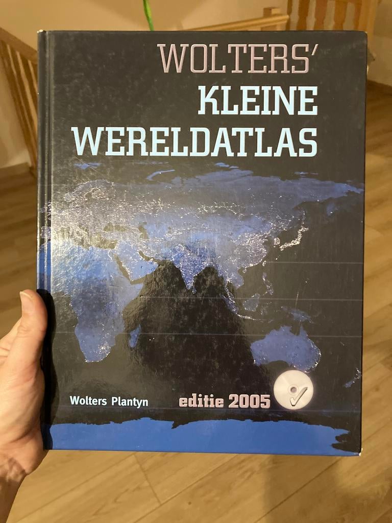 Wolters’ kleine wereldatlas editie 2005, Boeken, Ophalen of Verzenden, Zo goed als nieuw