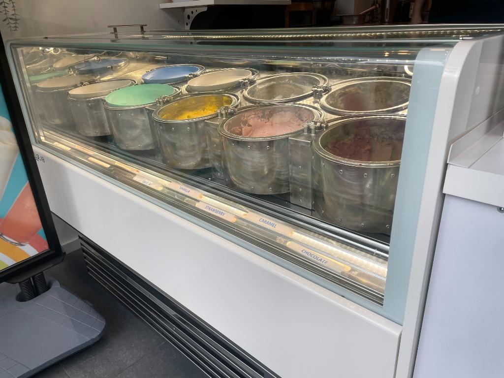 Machine à glace GeloLab + présentoir pour 9 parfum, Electroménager, Enlèvement, Comme neuf