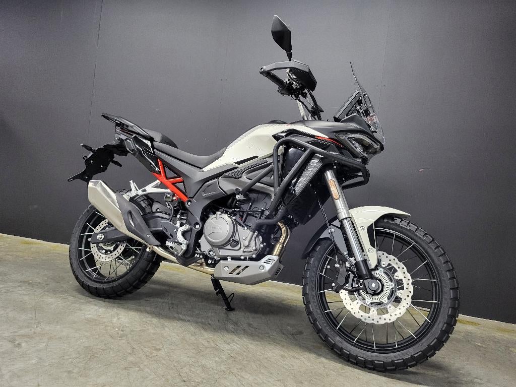 Morbidelli T352X (A2) (2+3 jaar garantie), Motos, Motos | Marques Autre, 350 cm³, Tourisme, Entreprise, 2 cylindres