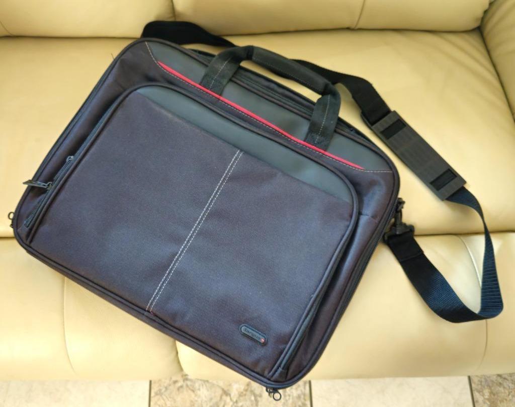 Laptoptas - nieuwstaat, Computers en Software, Laptoptassen, Ophalen of Verzenden, Zo goed als nieuw, Schoudertas